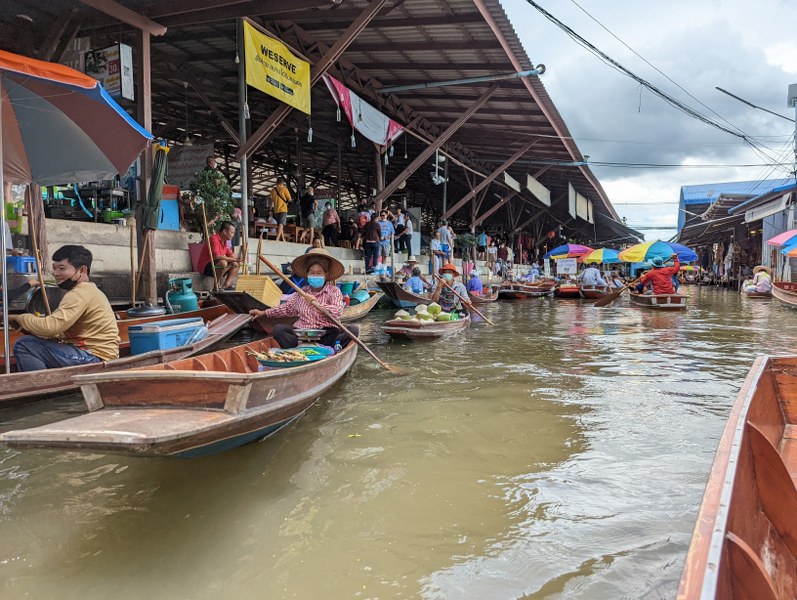 Paddle boats selling produce at Damnoen Saduak Floating Market.
