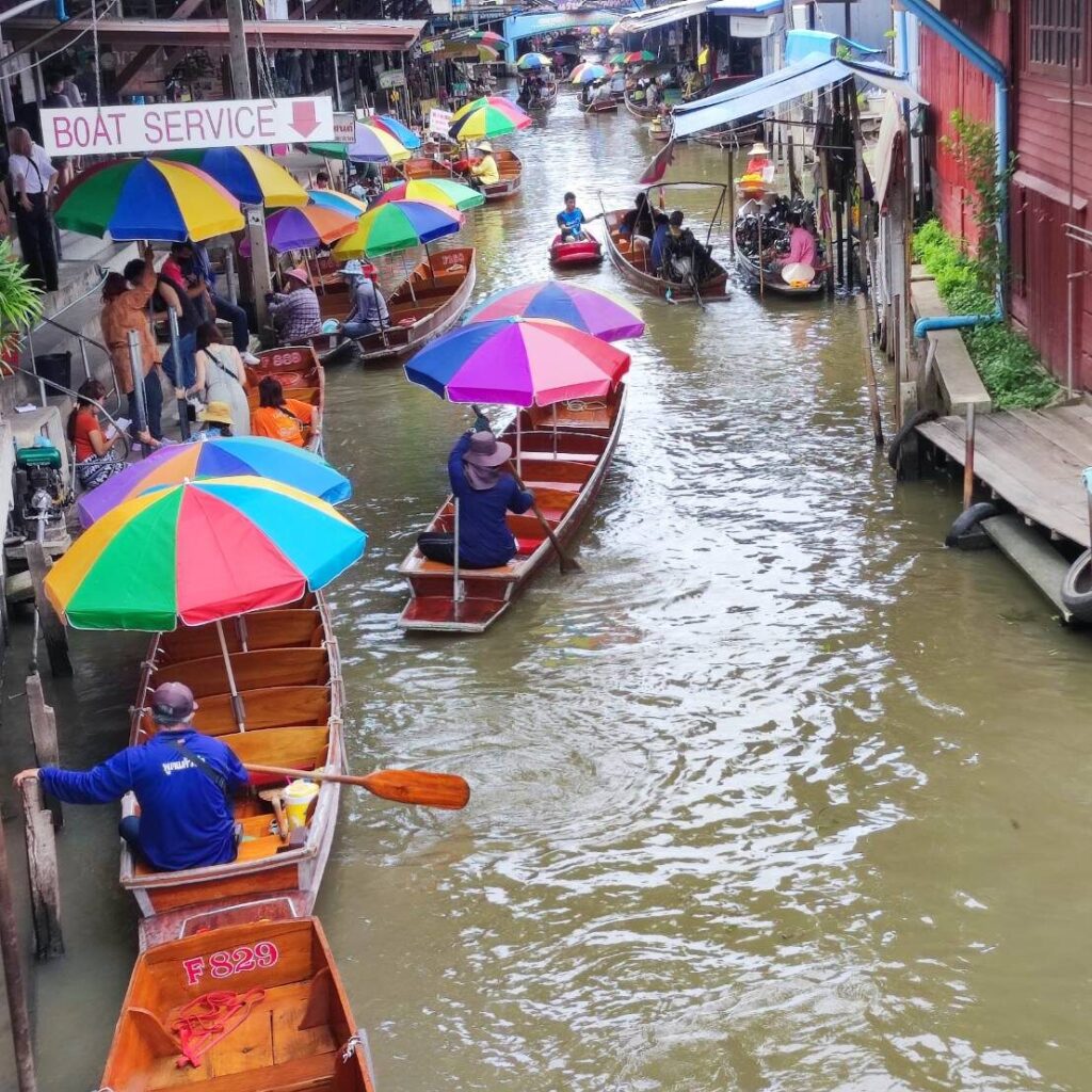 Boats on the waterway at Damnoen Saduak Floating Market.