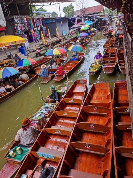 Floating Market at Damnoen Saduak