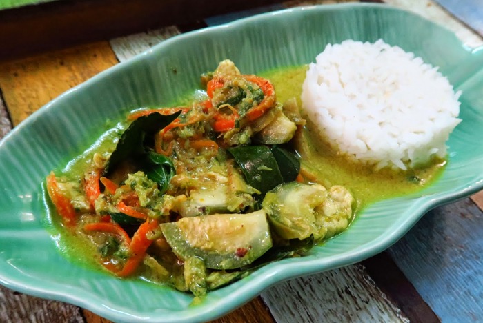 Green curry with chicken