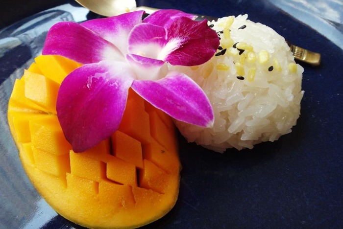 Desert sweet sticky rice with mango