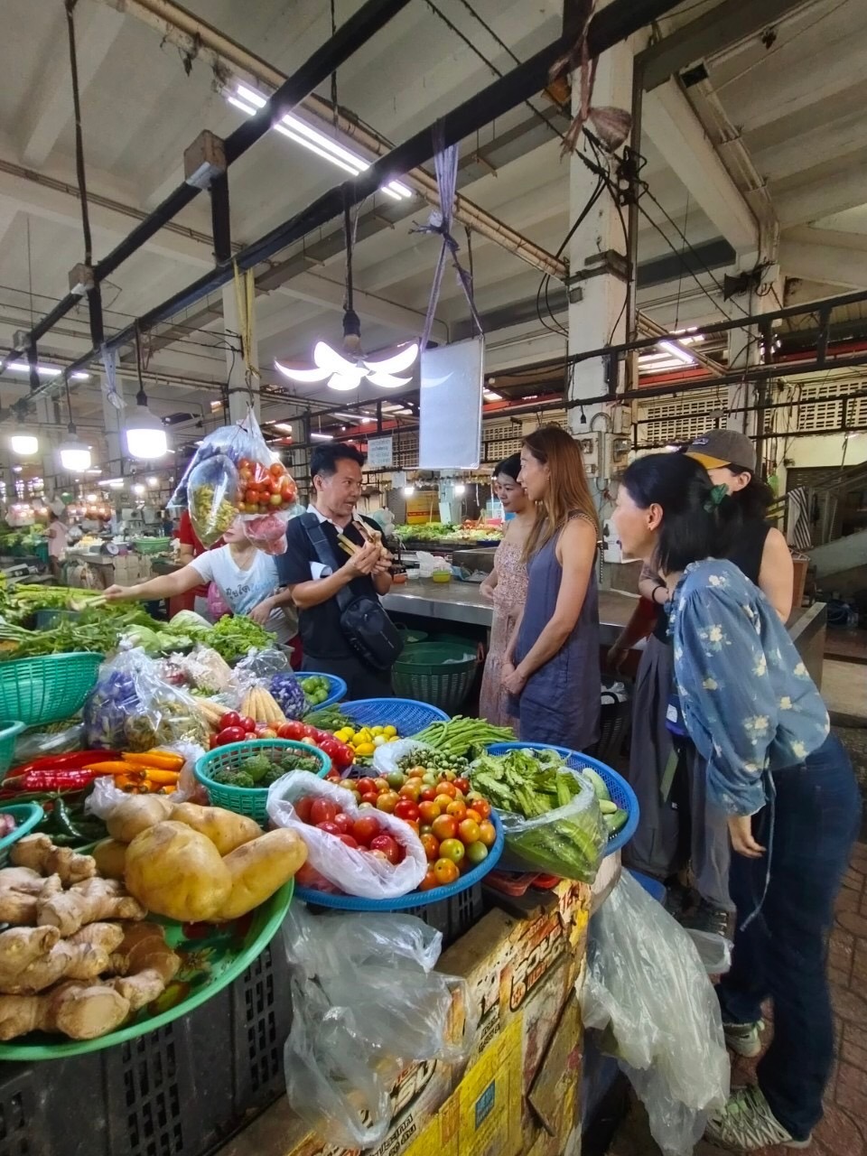 inside Prannok Market