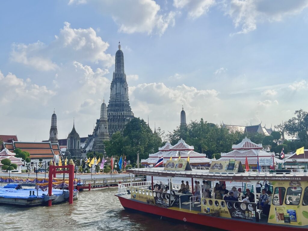 Wat arun boat